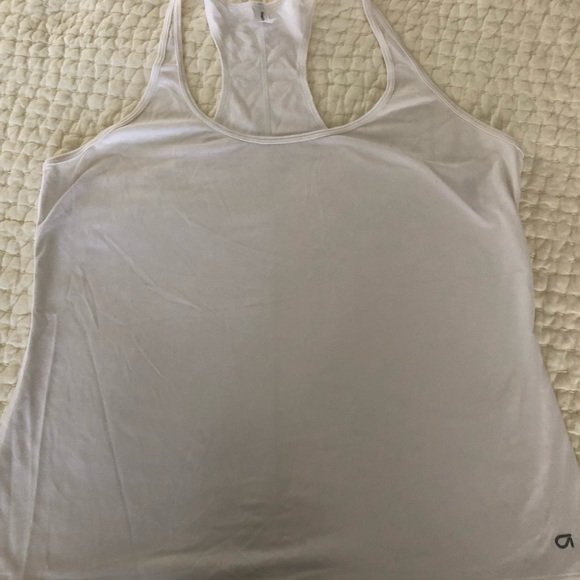 Lot of 3 Gapfit workout tanks - Picture 5 of 8